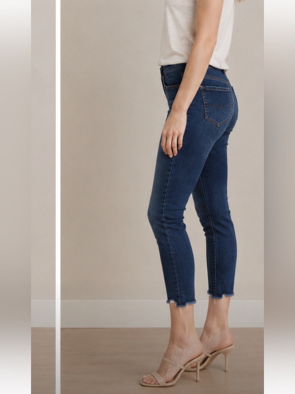 Kut from the Kloth Dark Blue Ankle Jeans size 8